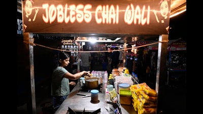 Pooja Yadav, a cop’s daughter who lost her job to Covid, at work at her shop in Chatroi Gali near 1090 Crossing in Lucknow. (Deepak Gupta/HT)