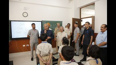 Punjab governor and UT administrator Banwarilal Purohit, and RK Saboo, chairman, Bharatiya Vidya Bhavan, Chandigarh Kendra, interacting with students at the new campus of Bhavan Vidyalaya in New Chandigarh, Mohali, on Saturday. (HT Photo) Punjab governor and UT administrator Banwarilal Purohit, and RK Saboo, chairman, Bharatiya Vidya Bhavan, Chandigarh Kendra, interacting with students at the new campus of Bhavan Vidyalaya in New Chandigarh, Mohali, on Saturday. (HT Photo)