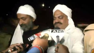 Atiq Ahmad speaking to mediapersons in Prayagraj when assailants opened fire.