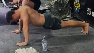 Lucas Helmke doing push-ups at a powerlifting gym in Brisbane. (Guinness World Records ) Lucas Helmke doing push-ups at a powerlifting gym in Brisbane. (Guinness World Records )