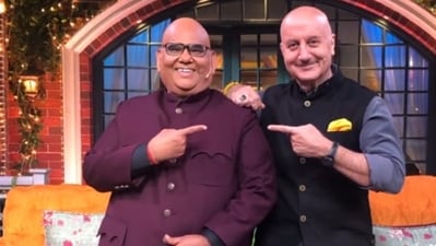 Anupam Kher shared many pictures with Satish Kaushik on his birth anniversary.