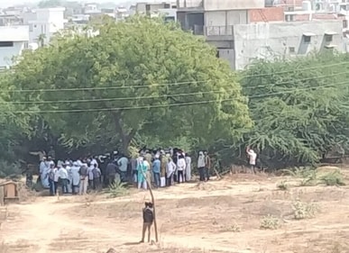 Asad Ahmed's body being buried at Kasari Masari graveyard. (HT Photo) Asad Ahmed's body being buried at Kasari Masari graveyard. (HT Photo)