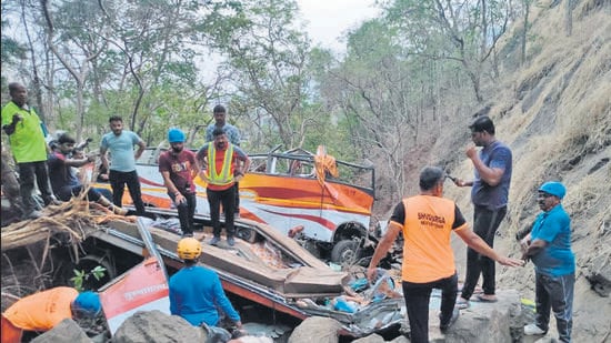 Raigad, India - April 15 2023: Around 12 people killed and 25 injured after a bus fell into a gorge on the Old Pune-Mumbai Highway in Borghat near Shingroba Mandir, in Maharashtra's Raigad district, India, on Saturday, April 15 2023. (HT PHOTO) (Hindustan Times)