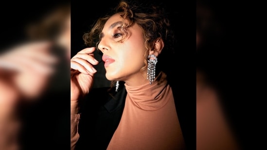 Huma Qureshi used a metaphor as her caption and wrote, "waiting for Godot."&nbsp;(Instagram/@iamhumaq)