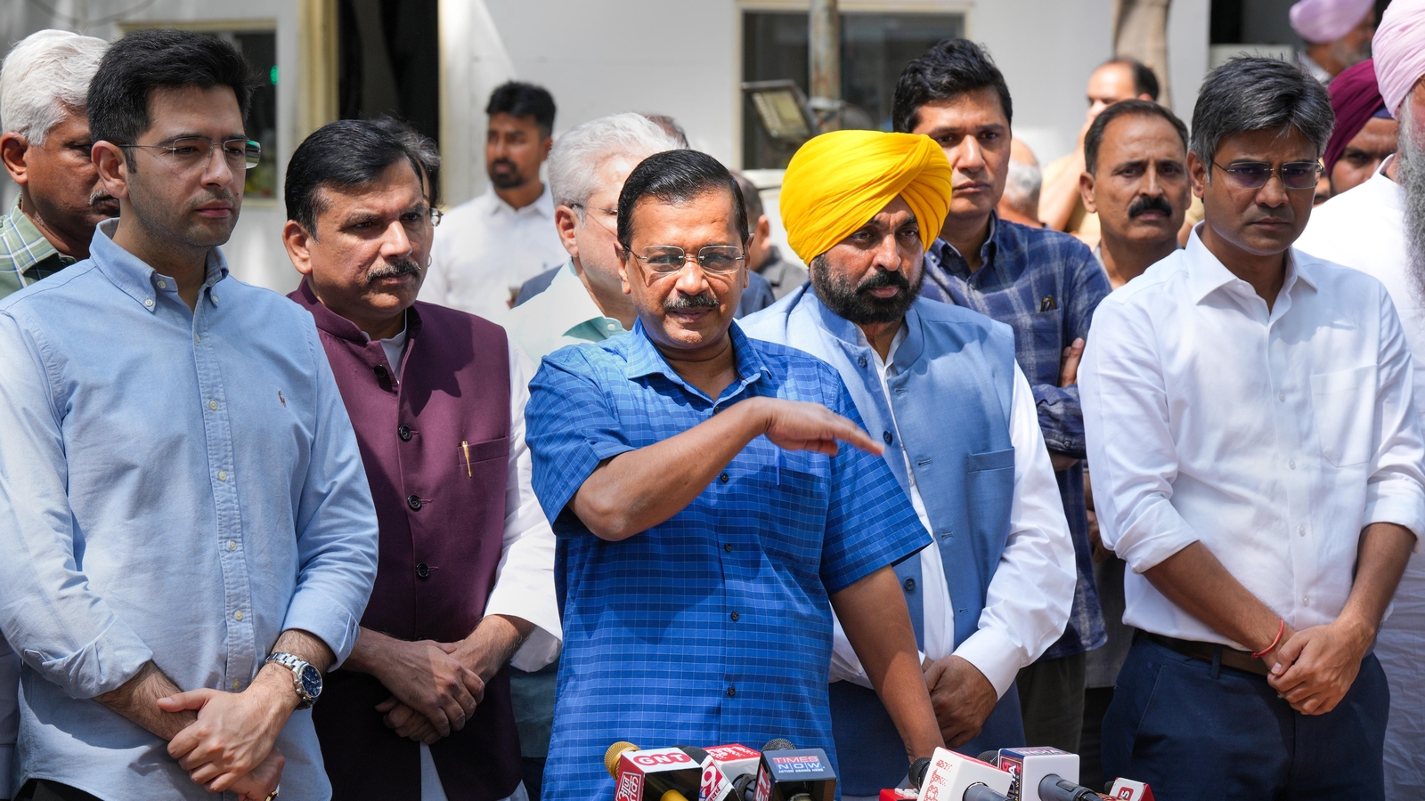AAP leaders hold emergency meet fearing Kejriwal's arrest in Excise ...