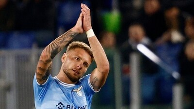 Soccer Football - Serie A - Lazio v Juventus - Stadio Olimpico, Rome, Italy - April 8, 2023 Lazio's Ciro Immobile applauds fans after being substituted REUTERS/Guglielmo Mangiapane (REUTERS)