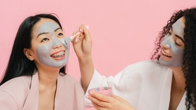 Green Tea and Lemon Face Mask: Brew a cup of green tea and let it cool. Mix 2 tablespoons of the brewed tea with the juice of half a lemon. Apply the mixture to your face and leave it on for 10-15 minutes before rinsing off with cool water. This mask is great for brightening and refreshing the skin. (Pexels (Representation image) ) Green Tea and Lemon Face Mask: Brew a cup of green tea and let it cool. Mix 2 tablespoons of the brewed tea with the juice of half a lemon. Apply the mixture to your face and leave it on for 10-15 minutes before rinsing off with cool water. This mask is great for brightening and refreshing the skin. (Pexels (Representation image) )
