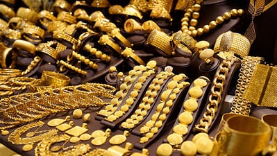 On Sunady, the price of 10 grams of gold was decreased by ₹700 to ₹55,950. (Istock) On Sunady, the price of 10 grams of gold was decreased by ₹700 to ₹55,950. (Istock)