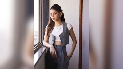 Alaya's hair was styled into a high ponytail by her hair stylist, Sourav Roy, for the photoshoot. The ponytail perfectly complemented her chic and trendy outfit, making her look even more stunning. (Instagram/@alayaf)