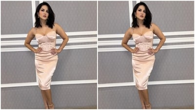 Sunny decked up in minimal makeup and complemented her look. In nude eyeshadow, black eyeliner, black kohl, mascara-laden eyelashes, drawn eyebrows, contoured cheeks and a shade of nude lipstick. (Instagram/@sunnyleone) Sunny decked up in minimal makeup and complemented her look. In nude eyeshadow, black eyeliner, black kohl, mascara-laden eyelashes, drawn eyebrows, contoured cheeks and a shade of nude lipstick. (Instagram/@sunnyleone)