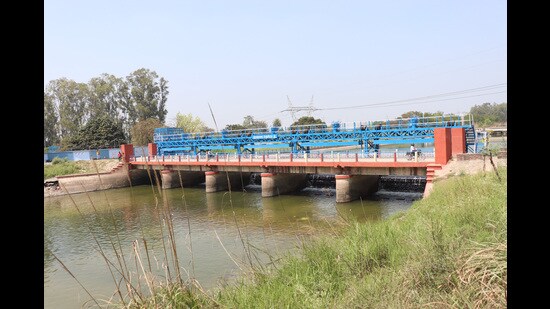 A view of Upper Ganga Canal in Ghaziabad (HT Photo)