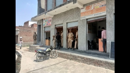Police team deployed in Kadarwadi village of Kasganj. (HT Photo)