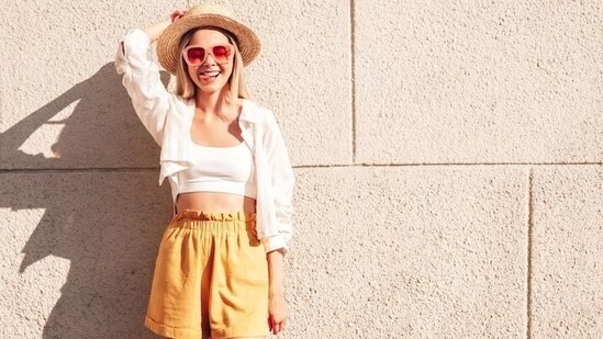 It is important to wear the right fabric to protect your skin from the ill effects of harsh sunlight. Wearing light coloured clothes made of cotton can help your skin breathe.(Freepik)