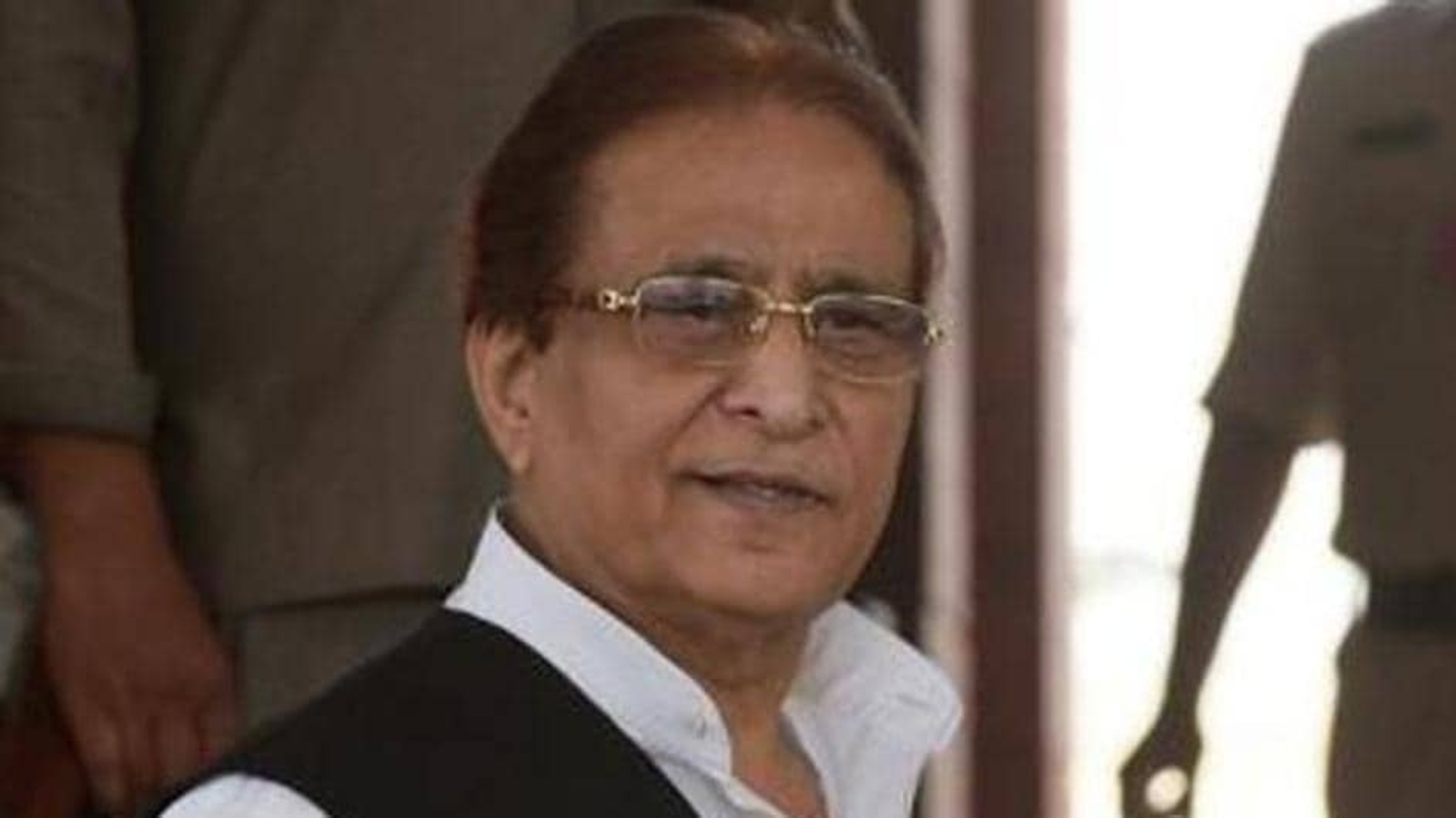 SP leader Azam Khan admitted to Delhi hospital after his health ...