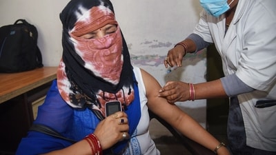 A healthcare worker inoculates a beneficiary with a booster dose of COVID-19 vaccine on Monday. (ANI Photo) A healthcare worker inoculates a beneficiary with a booster dose of COVID-19 vaccine on Monday. (ANI Photo)