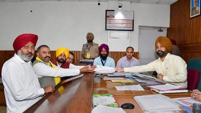 Aam Aadmi Party (AAP) candidate Sushil Kumar Rinku filing his nomination for the Jalandhar Lok Sabha byelections in the presence of Punjab chief minister Bhagwant Mannand state finance minister Harpal Singh Cheema on Monday. (PTI Photo) Aam Aadmi Party (AAP) candidate Sushil Kumar Rinku filing his nomination for the Jalandhar Lok Sabha byelections in the presence of Punjab chief minister Bhagwant Mannand state finance minister Harpal Singh Cheema on Monday. (PTI Photo)
