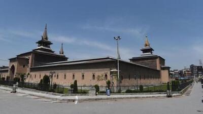 Friday prayers had earlier been disallowed at Srinagar’s historic Jamia Masjid on the occasion of Jummatul Vida or the final Friday of Ramadan. (HT File) Friday prayers had earlier been disallowed at Srinagar’s historic Jamia Masjid on the occasion of Jummatul Vida or the final Friday of Ramadan. (HT File)