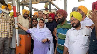 Member of legislative assembly (MLA) from Sangrur Narinder Kaur Bharaj on Monday closed the Kalajhar toll plaza on the national highway for a day for its alleged failure to meet the mandatory guidelines. (HT Photo)