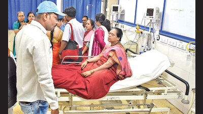 Navi Mumbai, India - April 17, 2023: Heat stroke survivors admitted to MGM Hospital who had attended the Maharashtra Bhushan Award function at Corporate Park, Kharghar, in which 11 attendees died and at least 50 others were hospitalised due to a heat stroke after being in the scorching afternoon sun for hours, at Kamothe, in Navi Mumbai, India, on Monday, April 17, 2023. (Photo by Bachchan Kumar/ HT PHOTO) (HT PHOTO) Navi Mumbai, India - April 17, 2023: Heat stroke survivors admitted to MGM Hospital who had attended the Maharashtra Bhushan Award function at Corporate Park, Kharghar, in which 11 attendees died and at least 50 others were hospitalised due to a heat stroke after being in the scorching afternoon sun for hours, at Kamothe, in Navi Mumbai, India, on Monday, April 17, 2023. (Photo by Bachchan Kumar/ HT PHOTO) (HT PHOTO)