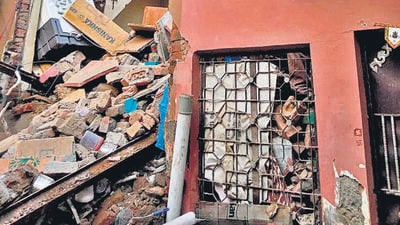 Rescuers said four victims also suffered burns. (HT Photo) Rescuers said four victims also suffered burns. (HT Photo)