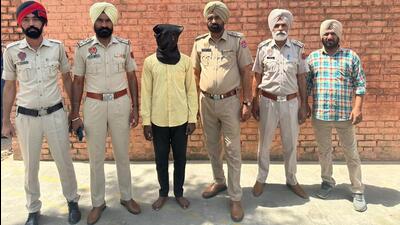 The accused army jawan, Desai Mohan (face covered), with Punjab Police personnel after his arrest in Bathinda on Monday. (Sanjeev Kumar/HT) The accused army jawan, Desai Mohan (face covered), with Punjab Police personnel after his arrest in Bathinda on Monday. (Sanjeev Kumar/HT)