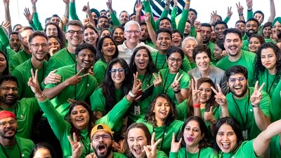 Tim Cook with the staff of Apple Store in Mumbai. (Twitter/Tim Cook) Tim Cook with the staff of Apple Store in Mumbai. (Twitter/Tim Cook)