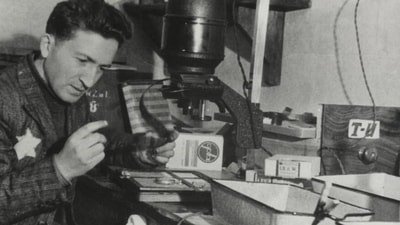 Photographer Mendel Grossmann developing photos in the ghetto of Lodz (Yad Vashem Archives) Photographer Mendel Grossmann developing photos in the ghetto of Lodz (Yad Vashem Archives)