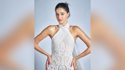 Assisted by make up artist Stacy Gomes, Ananya opted for minimal make up look and decked up in nude eyeshadow, black eyeliner, mascara-laden lashes, well-defined brows, blushed cheeks, and nude lipstick. (Instagram/@tanghavri ) Assisted by make up artist Stacy Gomes, Ananya opted for minimal make up look and decked up in nude eyeshadow, black eyeliner, mascara-laden lashes, well-defined brows, blushed cheeks, and nude lipstick. (Instagram/@tanghavri )