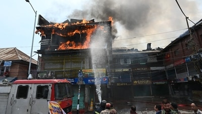 Following the incident, a total of 10-12 fire tenders were rushed to the spot in a bid to douse the fire. However, no casualties were reported. (Photo by Waseem Andrabi /Hindustan Times)