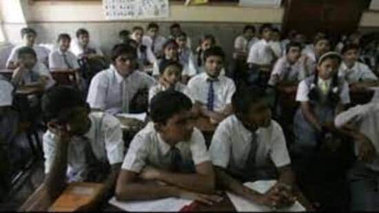 During the 10-day bagless period, students can learn something innovative by meeting local vocational experts. (For Representation)