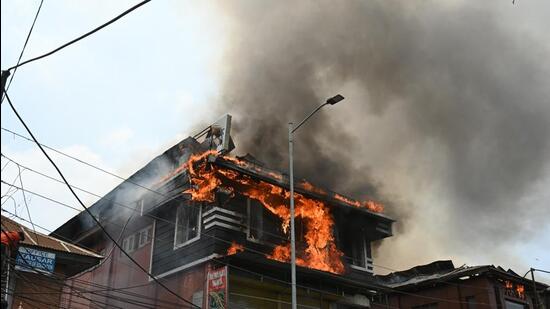 Officials said the fire erupted from a restaurant at the Dargah Hazratbal, Srinagar. (Waseem Andrabi/HT)