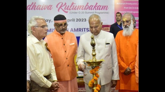 Punjab governor Banwarilal Purohit (C) during the C20 conference in Amritsar. (HT Photo)