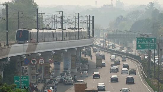 The amendment was proposed after the Centre told the Delhi High Court in March this year to refrain from giving sanction to attach immovable and movable assets of Delhi Metro Rail Corporation (DMRC) to pay the arbitration amount to the Delhi Airport Metro Express Private Ltd (DAMEPL). (Vipin Kumar/HT Photo)