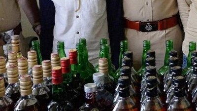 Huge quantities of spurious liquor and other related chemicals have been seized during searches at more than 600 places in Motihari since April 15. (HT File Photo)