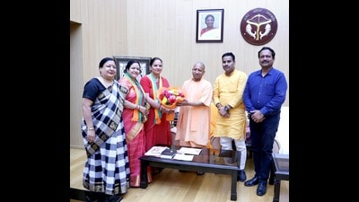 CM Yogi Adityanath met Lucknow mayoral candidate Sushma Kharakwal at his residence on Tuesday (HT Photo)