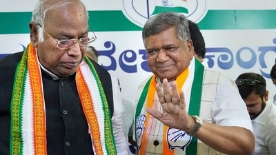 Bengaluru: Former Karnataka CM Jagadish Shettar with Congress President Mallikarjun Kharge during a press conference after joining the Congress Party, at KPCC office in Bengaluru, Monday, April 17, 2023. (PTI) Bengaluru: Former Karnataka CM Jagadish Shettar with Congress President Mallikarjun Kharge during a press conference after joining the Congress Party, at KPCC office in Bengaluru, Monday, April 17, 2023. (PTI)