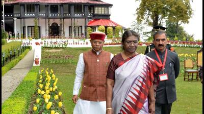 President of India Droupadi Mormu, Himahcal CM Sukhvinder Singh Sukhu and governor Shiv Pratap Shukla take a stroll at Rashtrapati Niwas at Mashobra, Shimla. (HT Photo)