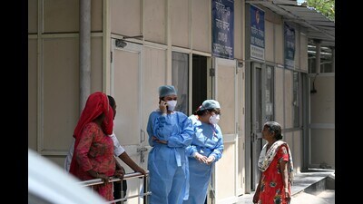 Senior doctors in hospitals said that while the positivity rate in the city is spiking, the number of admissions is low, and the symptoms are mild to moderate. (Sanjeev Verma/HT Photo)