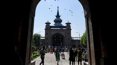 Thousands of people gathered at the Srinagar’s Jamia Masjid in old city Nawhatta to offer special Tarawih prayers. (HT File) Thousands of people gathered at the Srinagar’s Jamia Masjid in old city Nawhatta to offer special Tarawih prayers. (HT File)