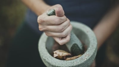 Seasonal flu, Covid-19 and many other respiratory diseases are making people sick nowadays. People who are complaining of cough, cold, sore throat, runny nose, blocked nose, among other symptoms can try these home remedies for relief, as suggested by Dietician Manpreet Kalra in her recent Instagram post. (Unsplash) Seasonal flu, Covid-19 and many other respiratory diseases are making people sick nowadays. People who are complaining of cough, cold, sore throat, runny nose, blocked nose, among other symptoms can try these home remedies for relief, as suggested by Dietician Manpreet Kalra in her recent Instagram post. (Unsplash)
