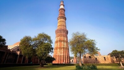 Qutub Minar: In the capital city of New Delhi, you can see one of the highest structures in the world as well as the second-tallest minaret of India. This well-known structure, which rises to a height of 72.5 metres and has about 379 stairs, showcases the intricate architecture of India. Travellers from all over the world visit this most well-known tower in India since it is a UNESCO World Heritage Site built of red sandstone and embellished with Arabic and Brahmi inscriptions. (Pixabay)