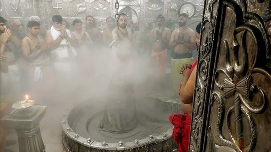 A priest performs Bhasma Aarti at Mahakaleshwar temple, in Ujjain. (File/ ANI)