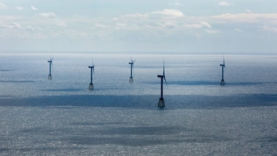The UK will sign a declaration that aims to accelerate the building of offshore wind projects, including so-called energy islands. (Bloomberg)