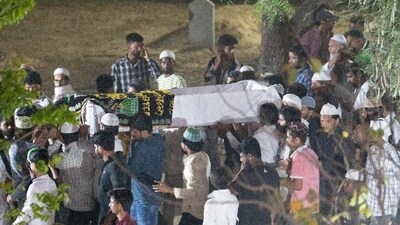 Ahmad (60) and Ashraf were shot dead at point-blank range by three men posing as journalists on Saturday night. Ahmad (60) and Ashraf were shot dead at point-blank range by three men posing as journalists on Saturday night.