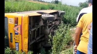 A private school bus ferrying primary students overturned near Rattewali village in Panchkula. (Sant Arora/HT Photo) A private school bus ferrying primary students overturned near Rattewali village in Panchkula. (Sant Arora/HT Photo)