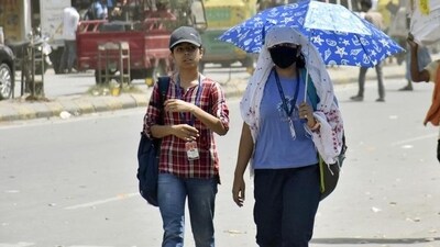 Delhi and Northwest India are likely to get some respite as the weather department predicts light rain western disturbance on Wednesday. (HT Photo) Delhi and Northwest India are likely to get some respite as the weather department predicts light rain western disturbance on Wednesday. (HT Photo)