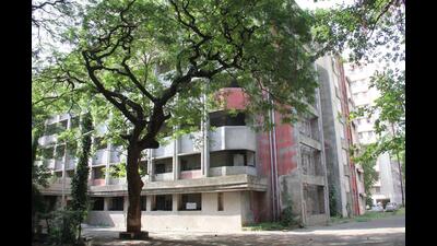 Mumbai, India - Aug. 28, 2015 : Mazgaon Court : ( Photo by Bhushan Koyande ) Mumbai, India - Aug. 28, 2015 : Mazgaon Court : ( Photo by Bhushan Koyande )