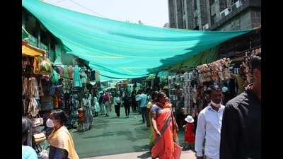 Overhead cloth put up in Tulshi Baug for protection during summer in Pune. (HT PHOTO)