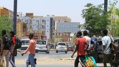 People flee from southern Khartoum on April 18, 2023 as fighting between the army and paramilitary forces. (AFP | Ebrahim Hamid) People flee from southern Khartoum on April 18, 2023 as fighting between the army and paramilitary forces. (AFP | Ebrahim Hamid)