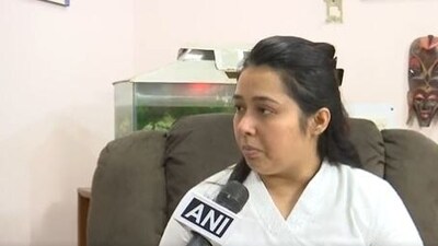 Angkita Dutta said Vardhan Yadav does not know how to talk to women.